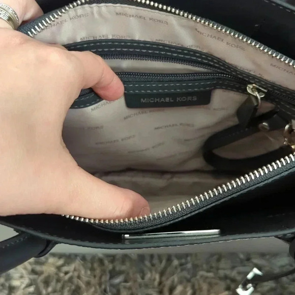 Michael Kors Mercer handle tote bag - Picture 8 of 16